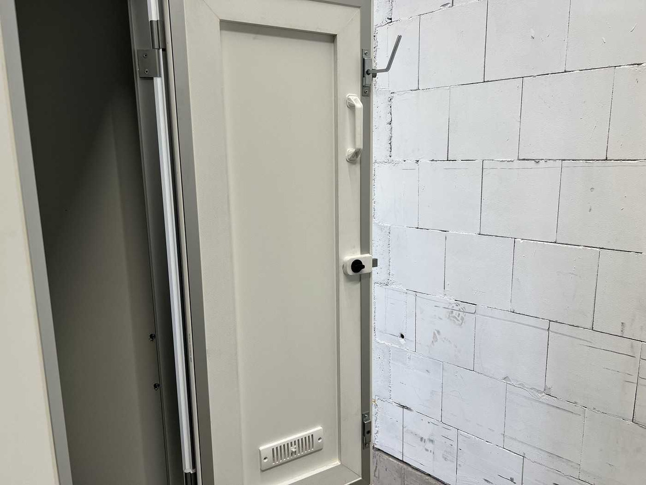 Locação financeira de BLYSS F1330HD Seitentür,Fenster Kofferanhänger BLYSS F1330HD Seitentür,Fenster Kofferanhänger: foto 25