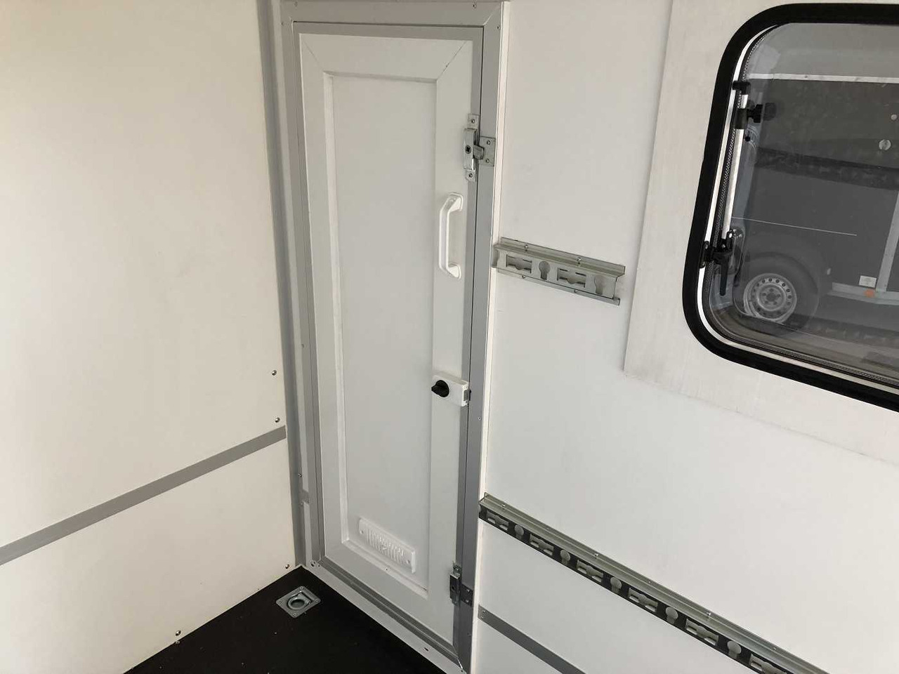 Reboque furgão novo BLYSS F1336HD Rampe Tür Fenster Kofferanhänger: foto 26