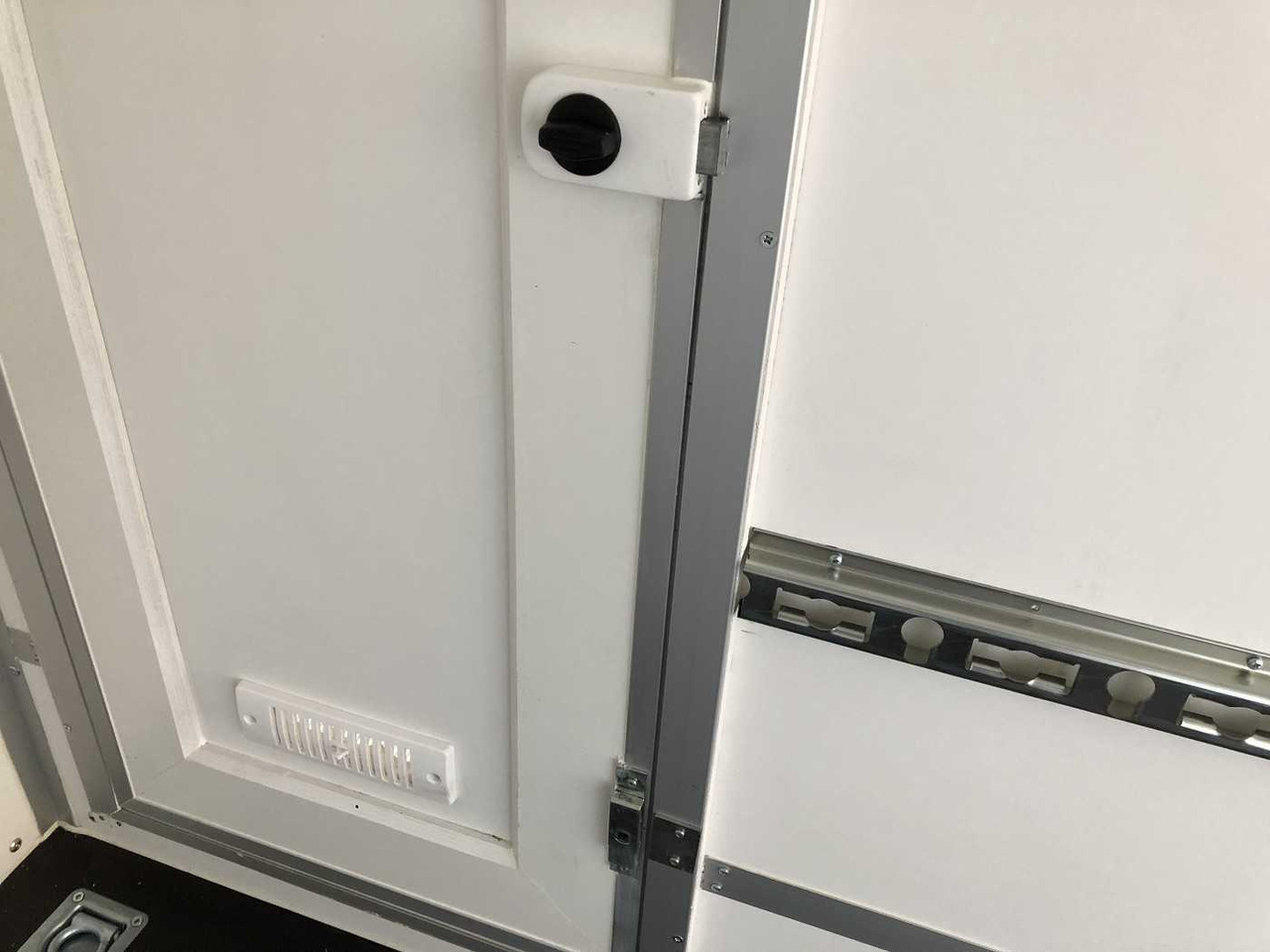 Reboque furgão novo BLYSS F1336HD Rampe Tür Fenster Kofferanhänger: foto 28