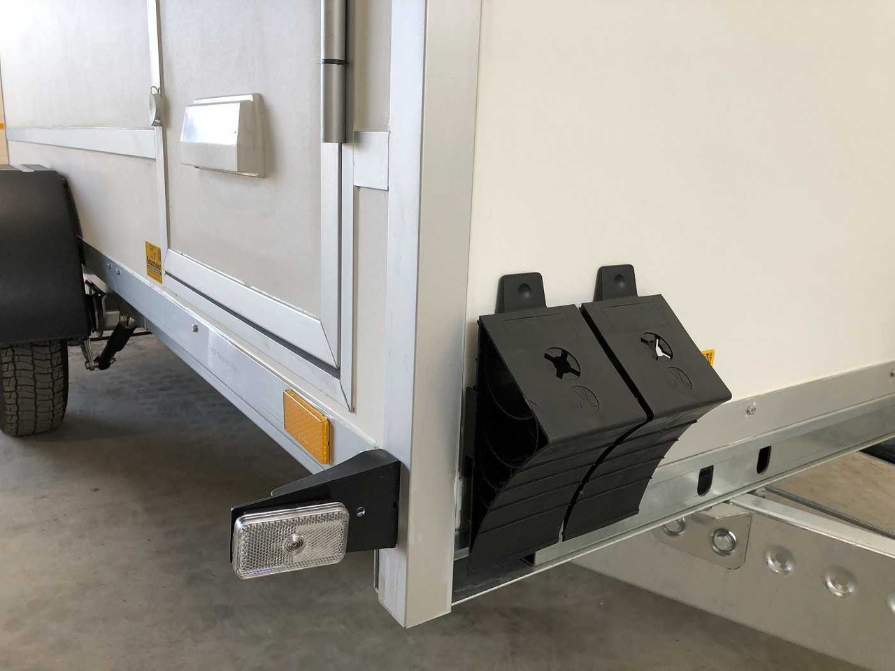 Reboque furgão novo BLYSS F1336HD Rampe Tür Fenster Kofferanhänger: foto 22