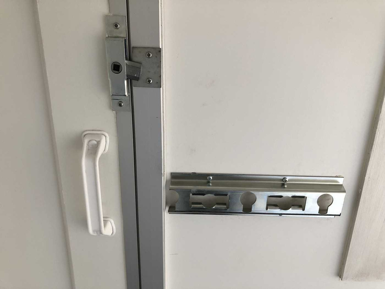 Reboque furgão novo BLYSS F1336HD Rampe Tür Fenster Kofferanhänger: foto 27