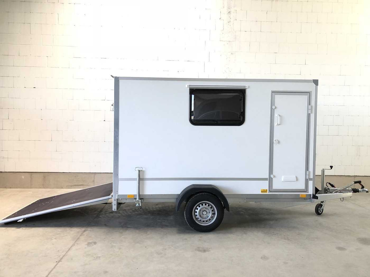 BLYSS F1336HD Rampe Tür Fenster Kofferanhänger - Reboque furgão: foto 2 BLYSS F1336HD Rampe Tür Fenster Kofferanhänger - Reboque furgão: foto 2
