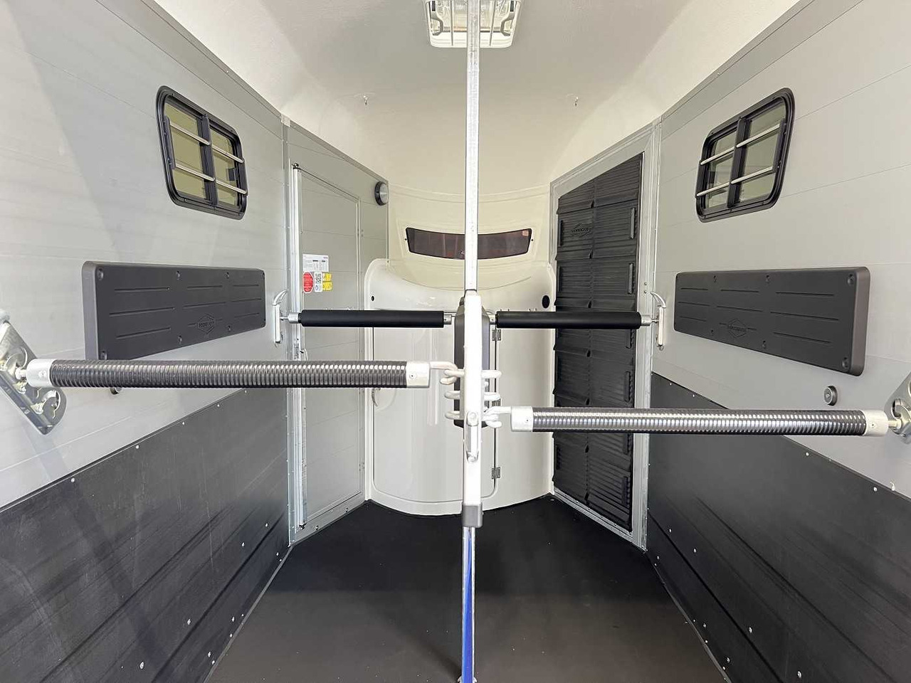 BOECKMANN Portax K Pferdeanhänger - Reboque para cavalos: foto 4 BOECKMANN Portax K Pferdeanhänger - Reboque para cavalos: foto 4