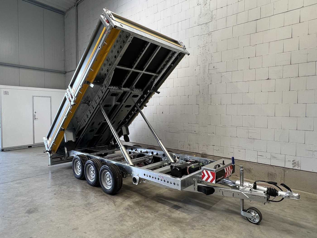 BRIAN_JAMES Cargo Tipper 2 3-Achser Rückwärtskipper - Reboque basculante: foto 2 BRIAN_JAMES Cargo Tipper 2 3-Achser Rückwärtskipper - Reboque basculante: foto 2