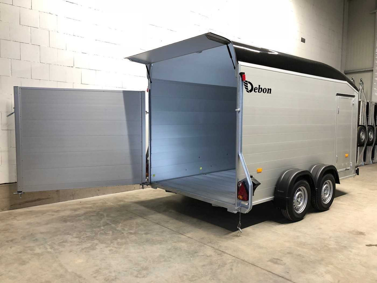 CHEVAL LIBERTE DEBON C700 Roadster Kofferanhänger - Reboque furgão: foto 3 CHEVAL LIBERTE DEBON C700 Roadster Kofferanhänger - Reboque furgão: foto 3
