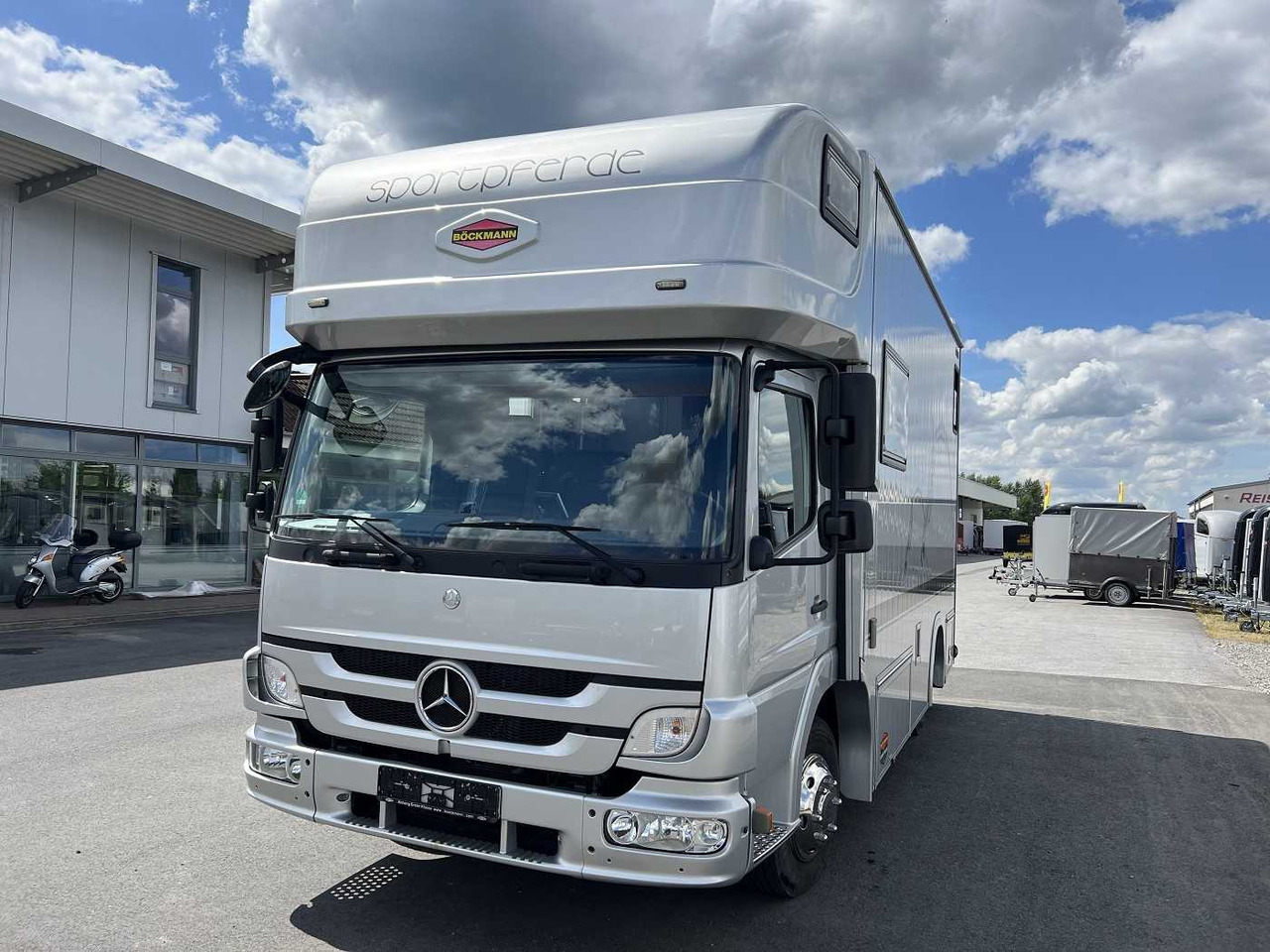 MERCEDES-BENZ Atego 918L LKW - Camião de transporte de cavalos: foto 5 MERCEDES-BENZ Atego 918L LKW - Camião de transporte de cavalos: foto 5
