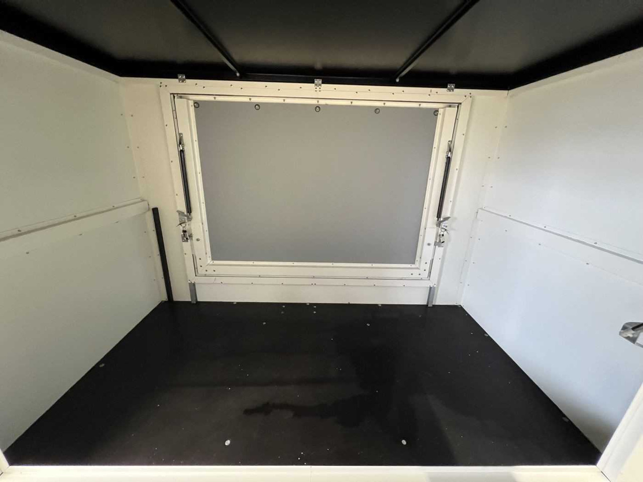 TPV HL-KT-EU2 mit 2 Aufstellklappe Verkaufsanhänger - Roulote bar: foto 4 TPV HL-KT-EU2 mit 2 Aufstellklappe Verkaufsanhänger - Roulote bar: foto 4