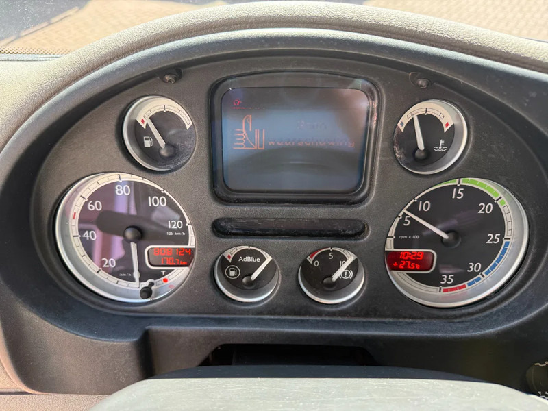Camião furgão DAF LF 55.250 LF55-250 Box with lift / Manual gearbox Euro5: foto 9