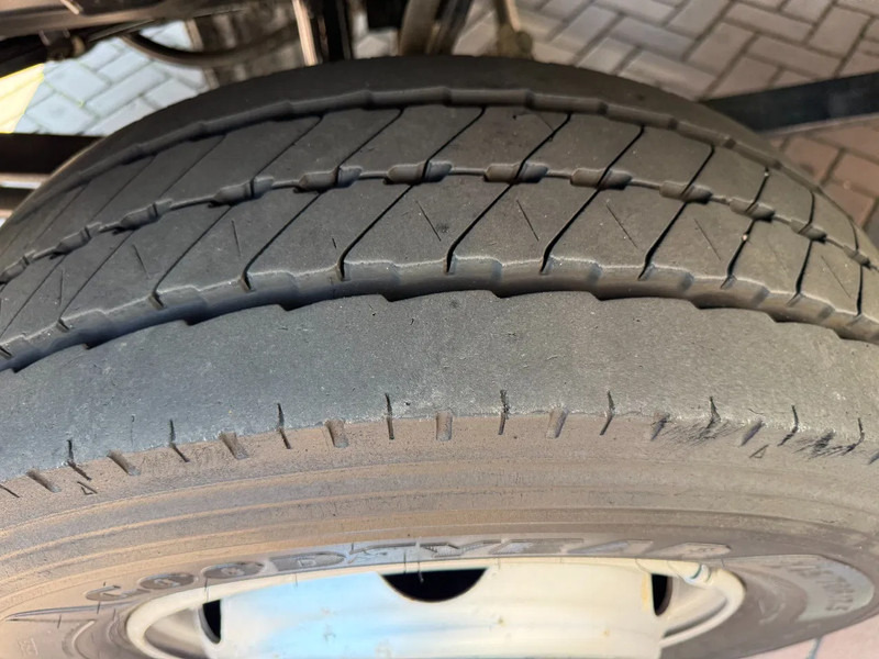 Camião furgão MAN TGL TGL 12.190 BL Koffer mit Ladebordwand Top Zustand !!!!!!!!: foto 14 Camião furgão MAN TGL TGL 12.190 BL Koffer mit Ladebordwand Top Zustand !!!!!!!!: foto 14