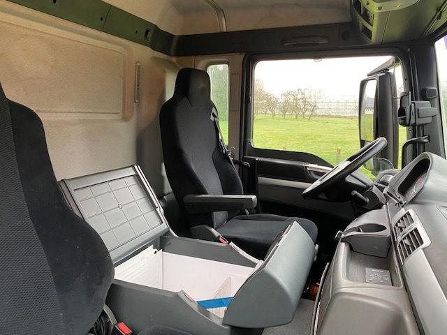 MAN TGS 18.320 TGS 18.320 BAKWAGEN MET LAADKLEP COMPLEET MET 2-ASSIGE AANHANGWAGEN - Camião furgão: foto 5 MAN TGS 18.320 TGS 18.320 BAKWAGEN MET LAADKLEP COMPLEET MET 2-ASSIGE AANHANGWAGEN - Camião furgão: foto 5