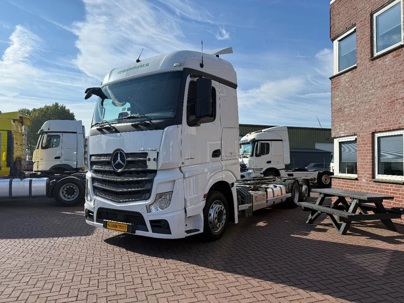 Mercedes-Benz Actros Actros 2542LL 6X2 BDF / ACC / AHK/ TUV 8-2026 / NL TRUCK - Camião transportador de contêineres/ Caixa móvel: foto 2 Mercedes-Benz Actros Actros 2542LL 6X2 BDF / ACC / AHK/ TUV 8-2026 / NL TRUCK - Camião transportador de contêineres/ Caixa móvel: foto 2