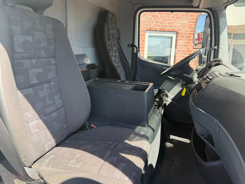 Mercedes-Benz Atego 1018 Atego 1018L Koffer mit LBW /Schalgetriebe/Klima/Euro5 - Camião furgão: foto 3 Mercedes-Benz Atego 1018 Atego 1018L Koffer mit LBW /Schalgetriebe/Klima/Euro5 - Camião furgão: foto 3
