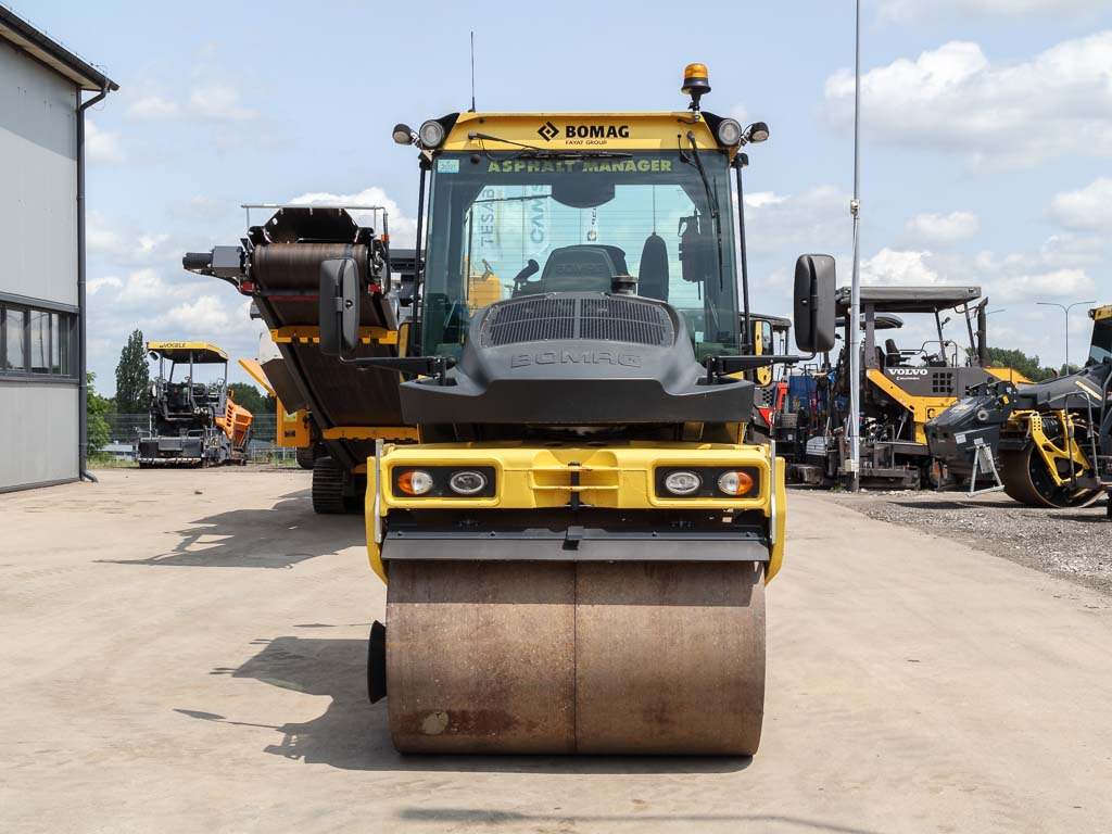 BOMAG BW 154 AP-4v AM - Compactador de asfalto: foto 3 BOMAG BW 154 AP-4v AM - Compactador de asfalto: foto 3