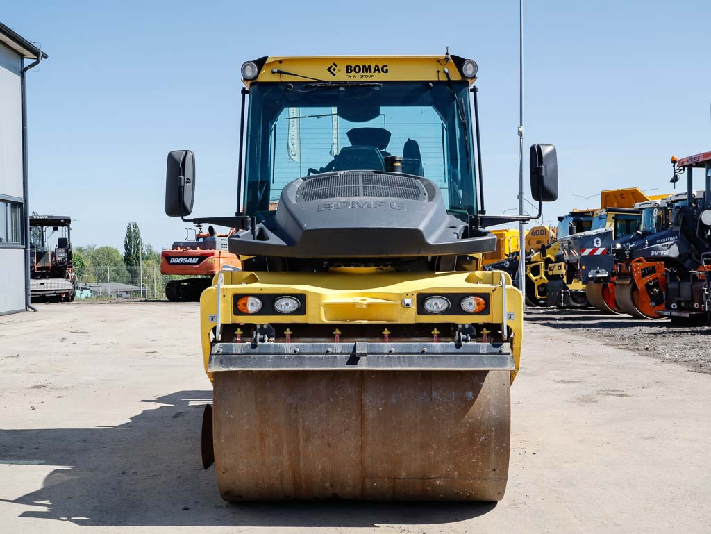 BOMAG BW 174 AP-4v - Compactador de asfalto: foto 3 BOMAG BW 174 AP-4v - Compactador de asfalto: foto 3