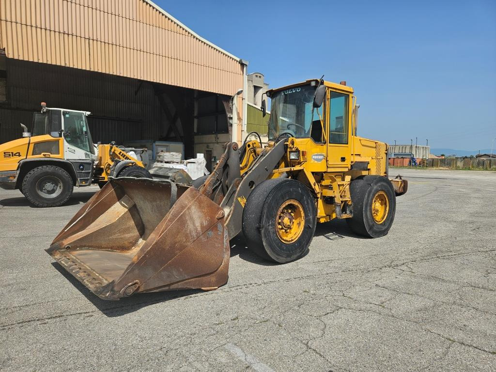 VOLVO L 70 D - Pá carregadora de rodas: foto 1 VOLVO L 70 D - Pá carregadora de rodas: foto 1