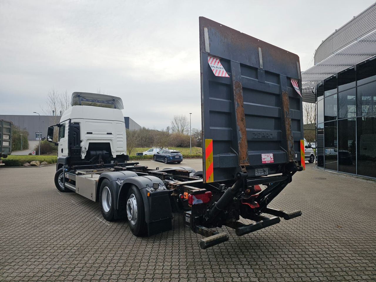 MAN TGS 26.500 6X2-4 - Camião transportador de contêineres/ Caixa móvel: foto 4 MAN TGS 26.500 6X2-4 - Camião transportador de contêineres/ Caixa móvel: foto 4