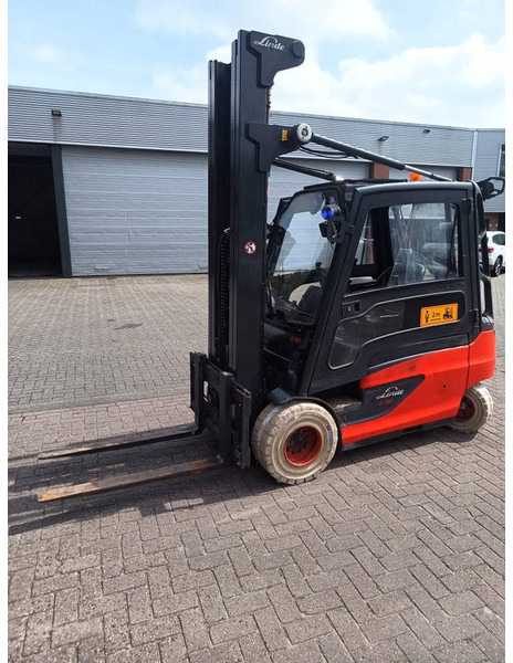 Linde E30L - Empilhador elétrico: foto 1 Linde E30L - Empilhador elétrico: foto 1