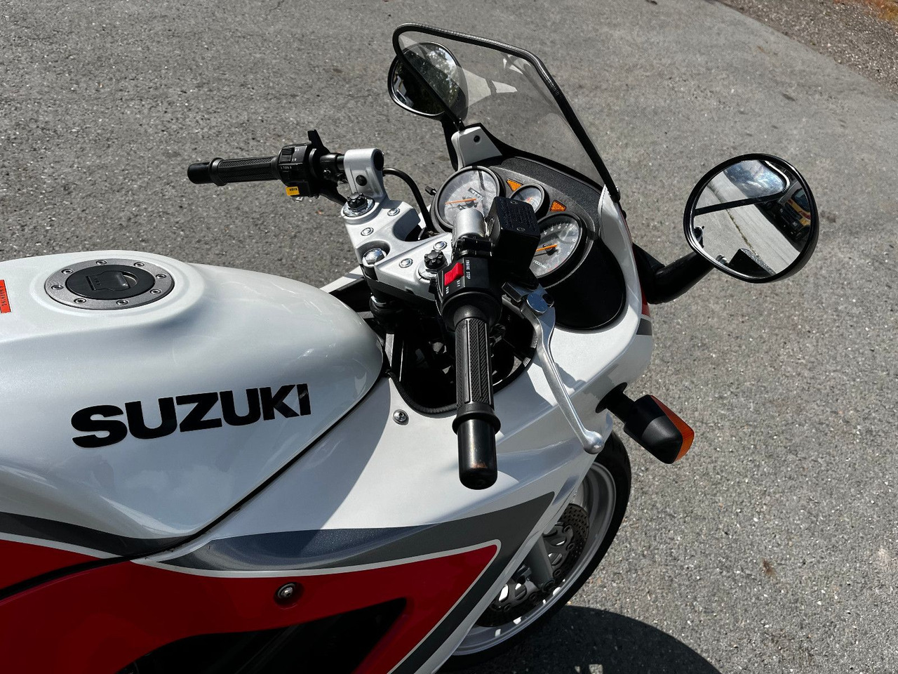 Motocicleta Suzuki GSX 750: foto 15