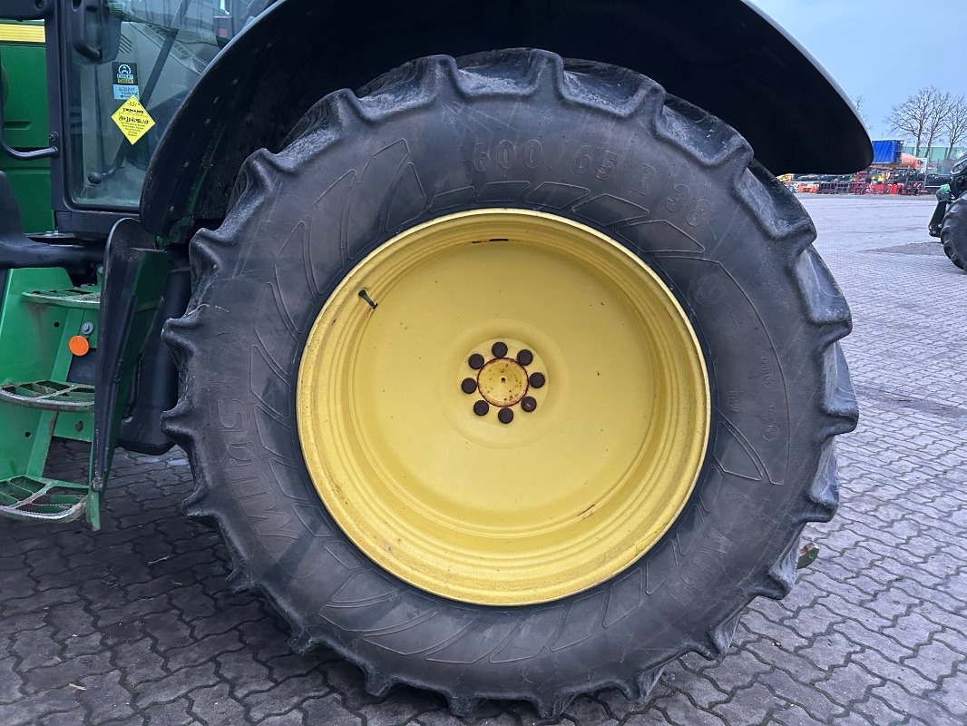 John Deere 6120M - Trator: foto 2 John Deere 6120M - Trator: foto 2