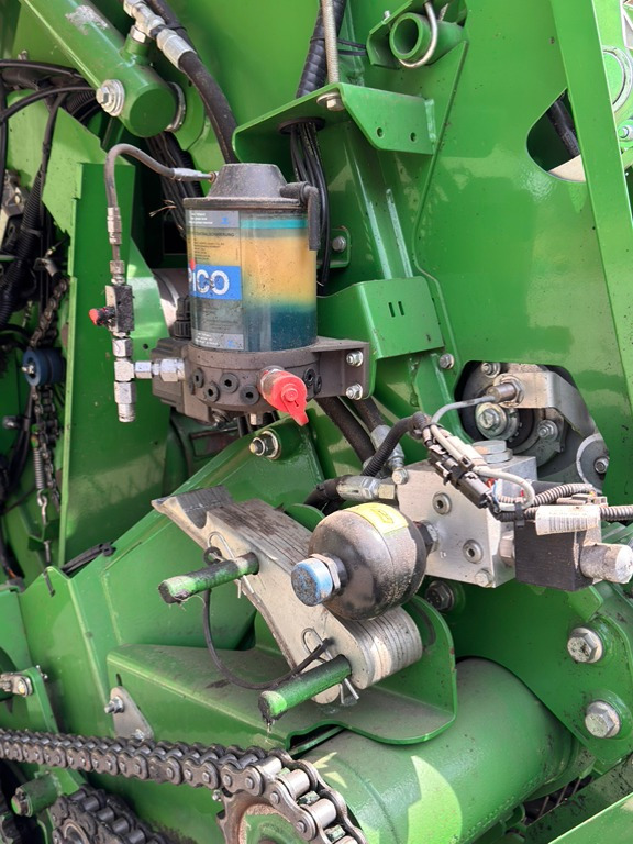 Empacotador de fardos John Deere V461R: foto 12