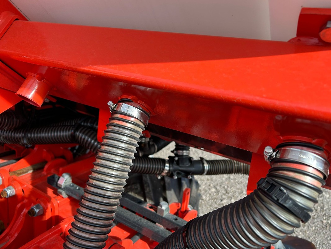 Kuhn Maxima 3 RT E *DEMO* - Máquina para semear: foto 4 Kuhn Maxima 3 RT E *DEMO* - Máquina para semear: foto 4