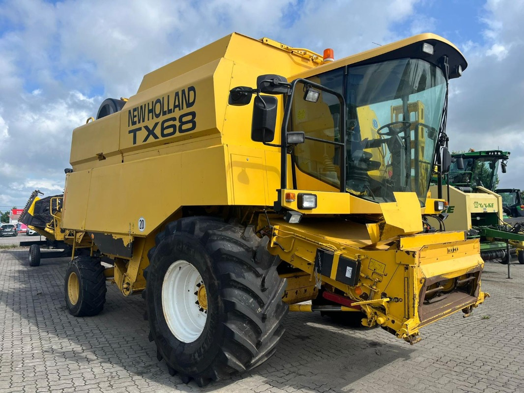 New Holland TX 68 Plus - Ceifeira debulhadora: foto 5 New Holland TX 68 Plus - Ceifeira debulhadora: foto 5