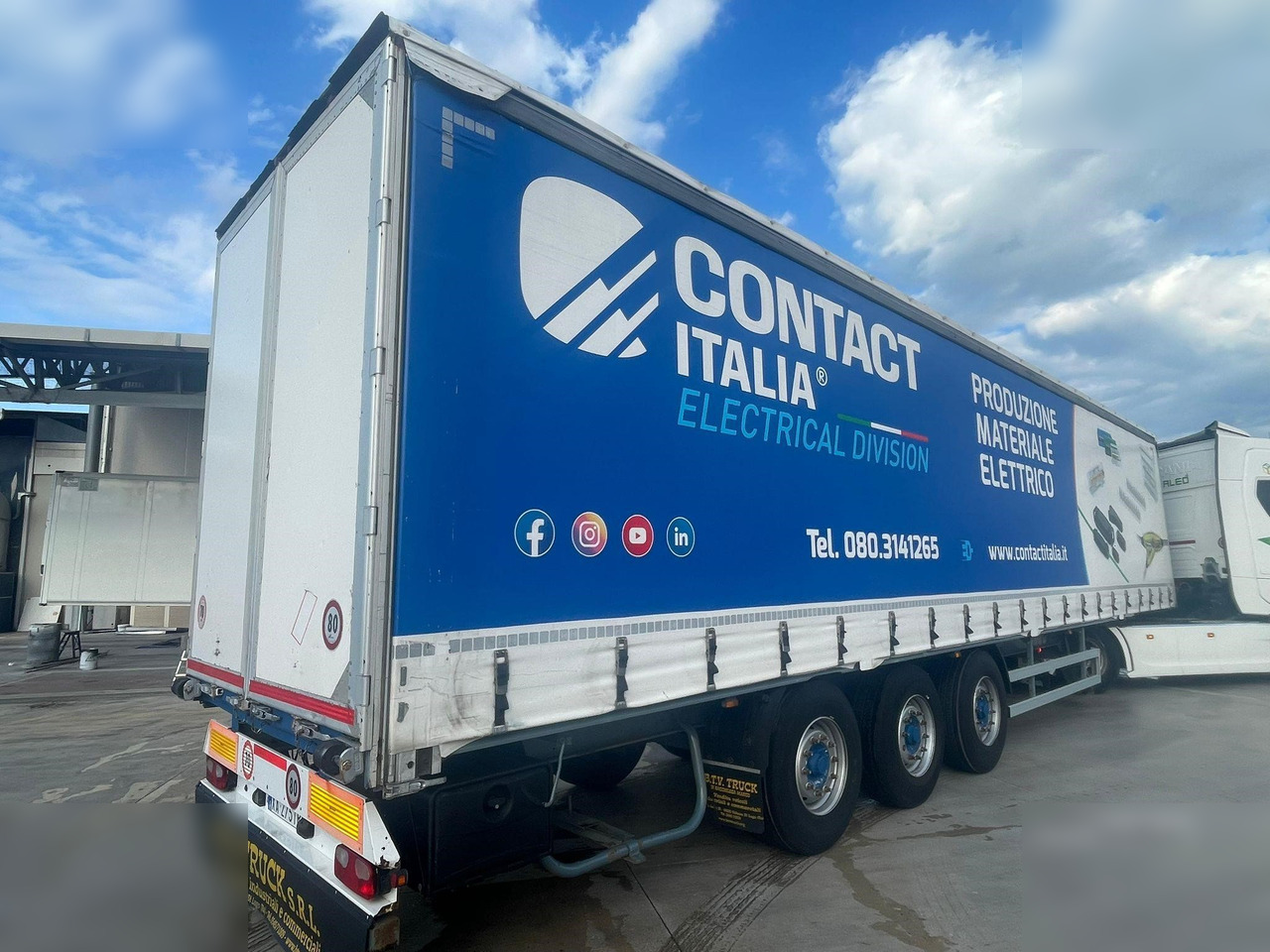 MERKER - Semi-reboque de lona: foto 1 MERKER - Semi-reboque de lona: foto 1