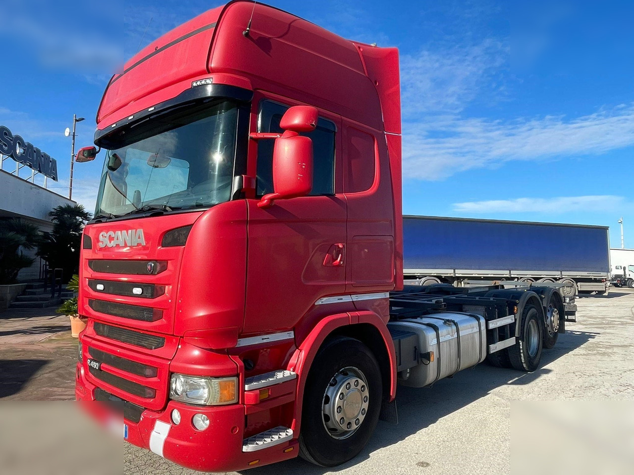 SCANIA R450 - Camião transportador de contêineres/ Caixa móvel: foto 2 SCANIA R450 - Camião transportador de contêineres/ Caixa móvel: foto 2