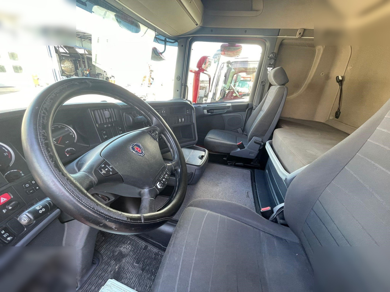 SCANIA R450 - Camião transportador de contêineres/ Caixa móvel: foto 3 SCANIA R450 - Camião transportador de contêineres/ Caixa móvel: foto 3