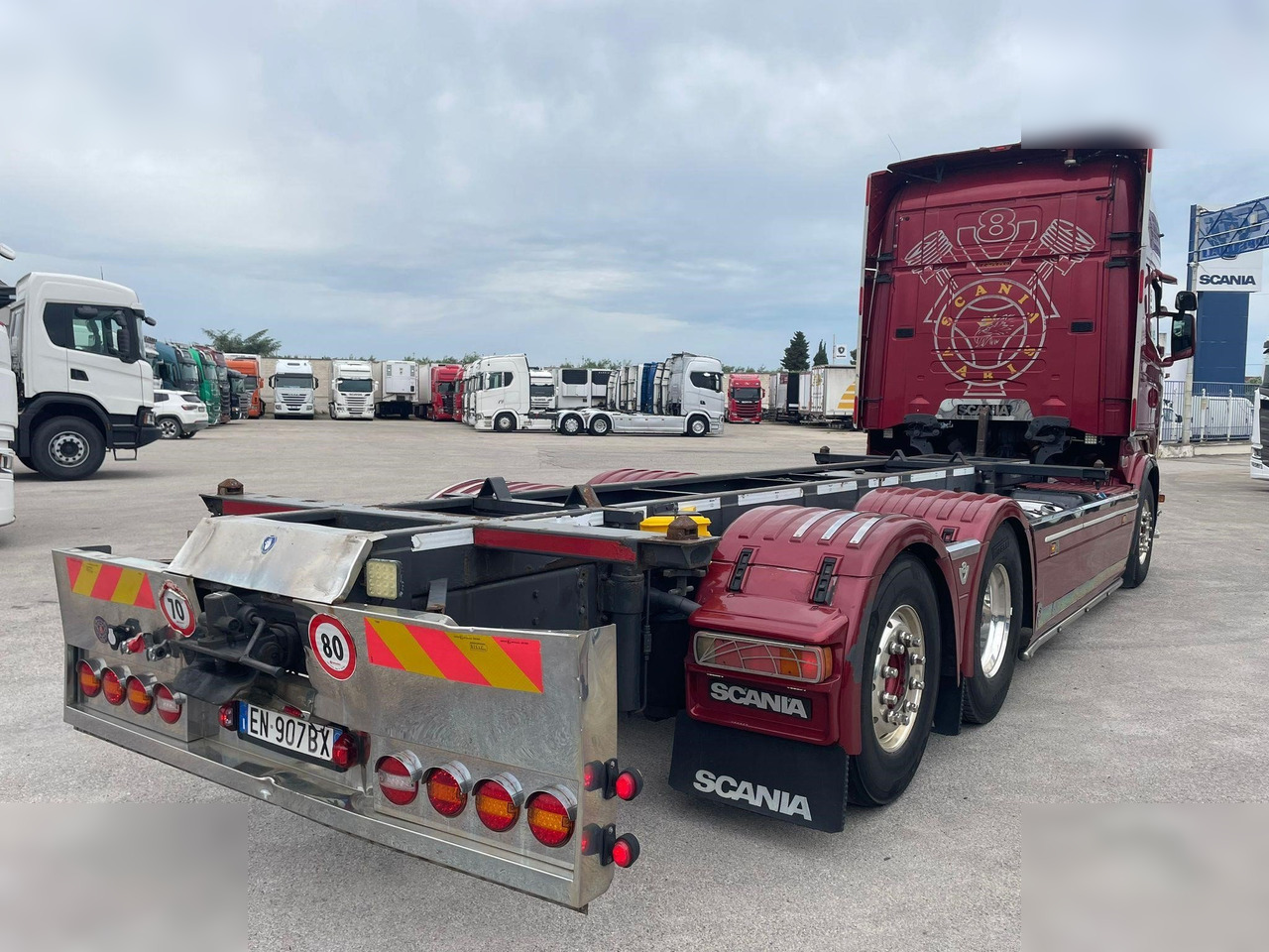 SCANIA R560 - Camião transportador de contêineres/ Caixa móvel: foto 2 SCANIA R560 - Camião transportador de contêineres/ Caixa móvel: foto 2