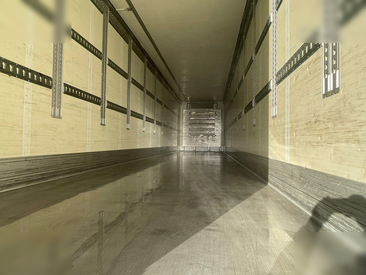 SCHMITZ CARGOBULL - Semi-reboque frigorífico: foto 3 SCHMITZ CARGOBULL - Semi-reboque frigorífico: foto 3