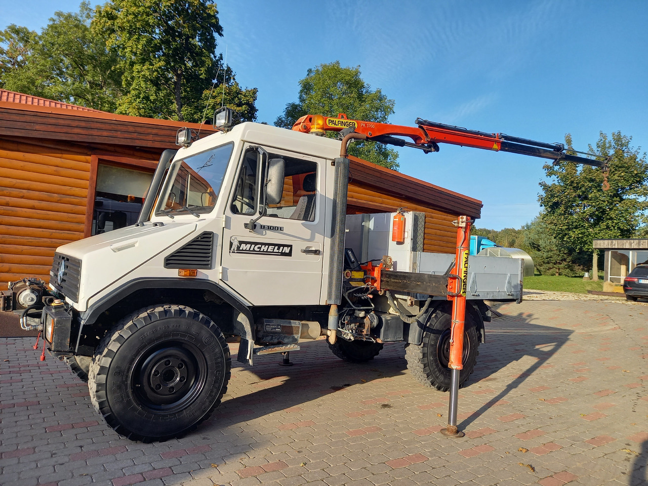 UNIMOG U100L - Camião grua: foto 1 UNIMOG U100L - Camião grua: foto 1