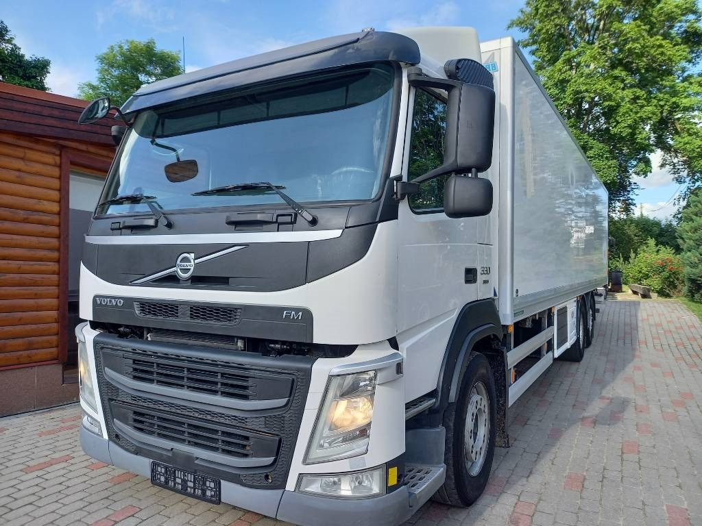 Volvo FM 330, 6x2, CARRIER SUPRA 950 U - Camião frigorífico: foto 2 Volvo FM 330, 6x2, CARRIER SUPRA 950 U - Camião frigorífico: foto 2