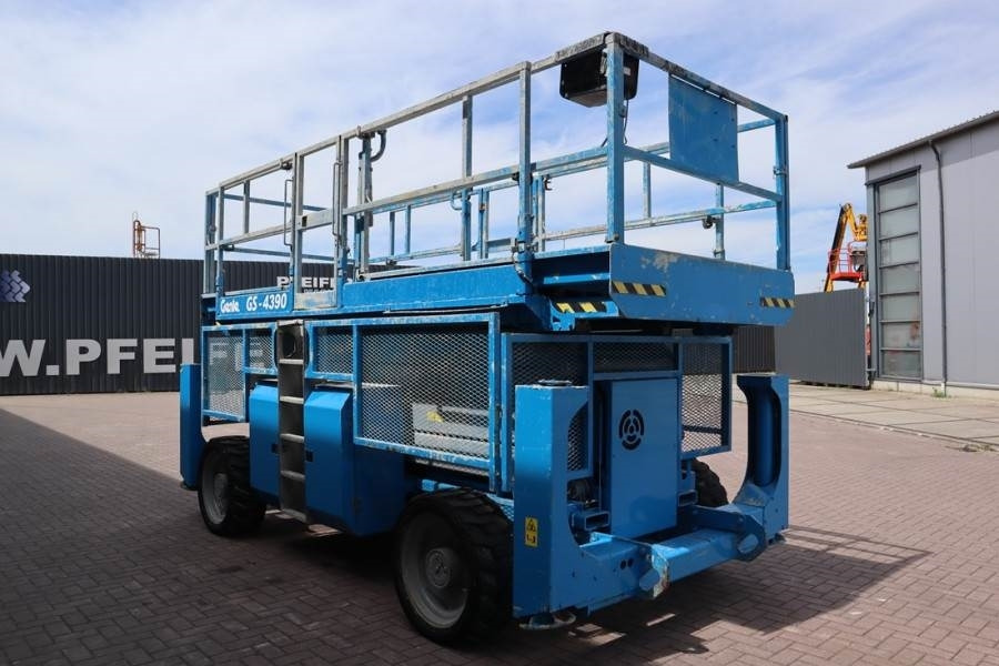 Genie GS4390 Diesel, 4x4 Drive, 15.11m Working Height 68 - Plataforma de Tijera/ Plataforma de tesoura: foto 5 Genie GS4390 Diesel, 4x4 Drive, 15.11m Working Height 68 - Plataforma de Tijera/ Plataforma de tesoura: foto 5