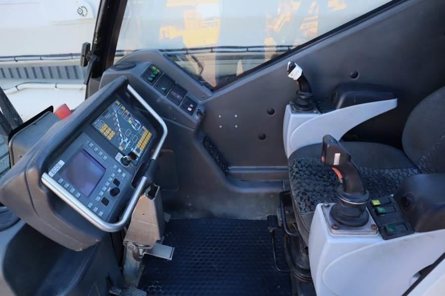 Grove GMK3055 Diesel, 6x6x6, 55t Capacity, 43m Main Boom - Grua todo o terreno: foto 5 Grove GMK3055 Diesel, 6x6x6, 55t Capacity, 43m Main Boom - Grua todo o terreno: foto 5