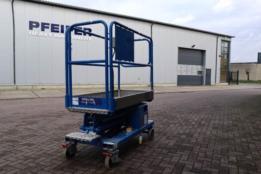 JLG Power Tower Electric, 5.10m Working Height, 250kg - Plataforma articulada: foto 2 JLG Power Tower Electric, 5.10m Working Height, 250kg - Plataforma articulada: foto 2
