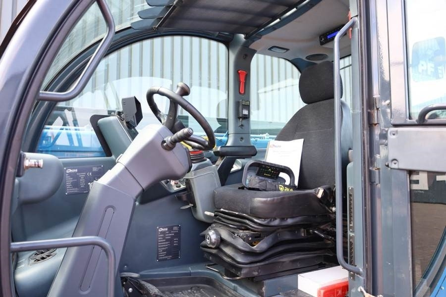 Magni - TH5,5.15-D7/D Diesel, 4x4x4 Drive, 5.5t Ca - Empilhador telescópico: foto 4 Magni - TH5,5.15-D7/D Diesel, 4x4x4 Drive, 5.5t Ca - Empilhador telescópico: foto 4