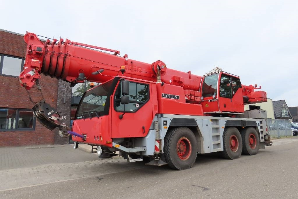 Liebherr LTM 1055-3.2 - Grua todo o terreno: foto 1 Liebherr LTM 1055-3.2 - Grua todo o terreno: foto 1