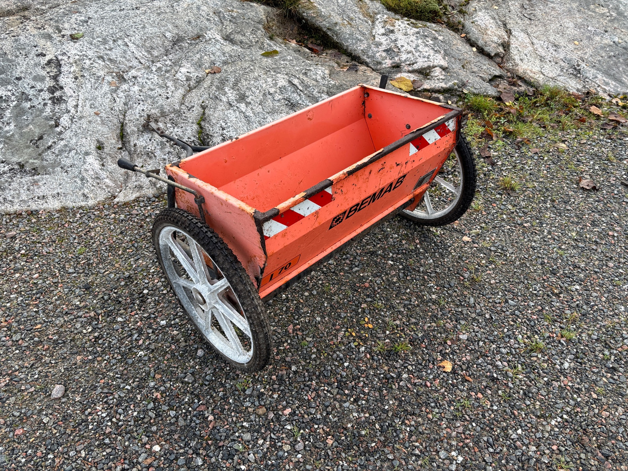 Bemab J70 - Espalhador de areia/ Sal: foto 1 Bemab J70 - Espalhador de areia/ Sal: foto 1