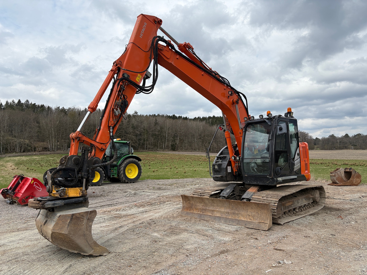 Hitachi ZX135US-5B - Escavadeira: foto 1 Hitachi ZX135US-5B - Escavadeira: foto 1