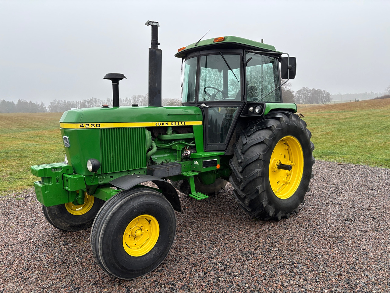 John Deere 4230 - Trator: foto 1 John Deere 4230 - Trator: foto 1