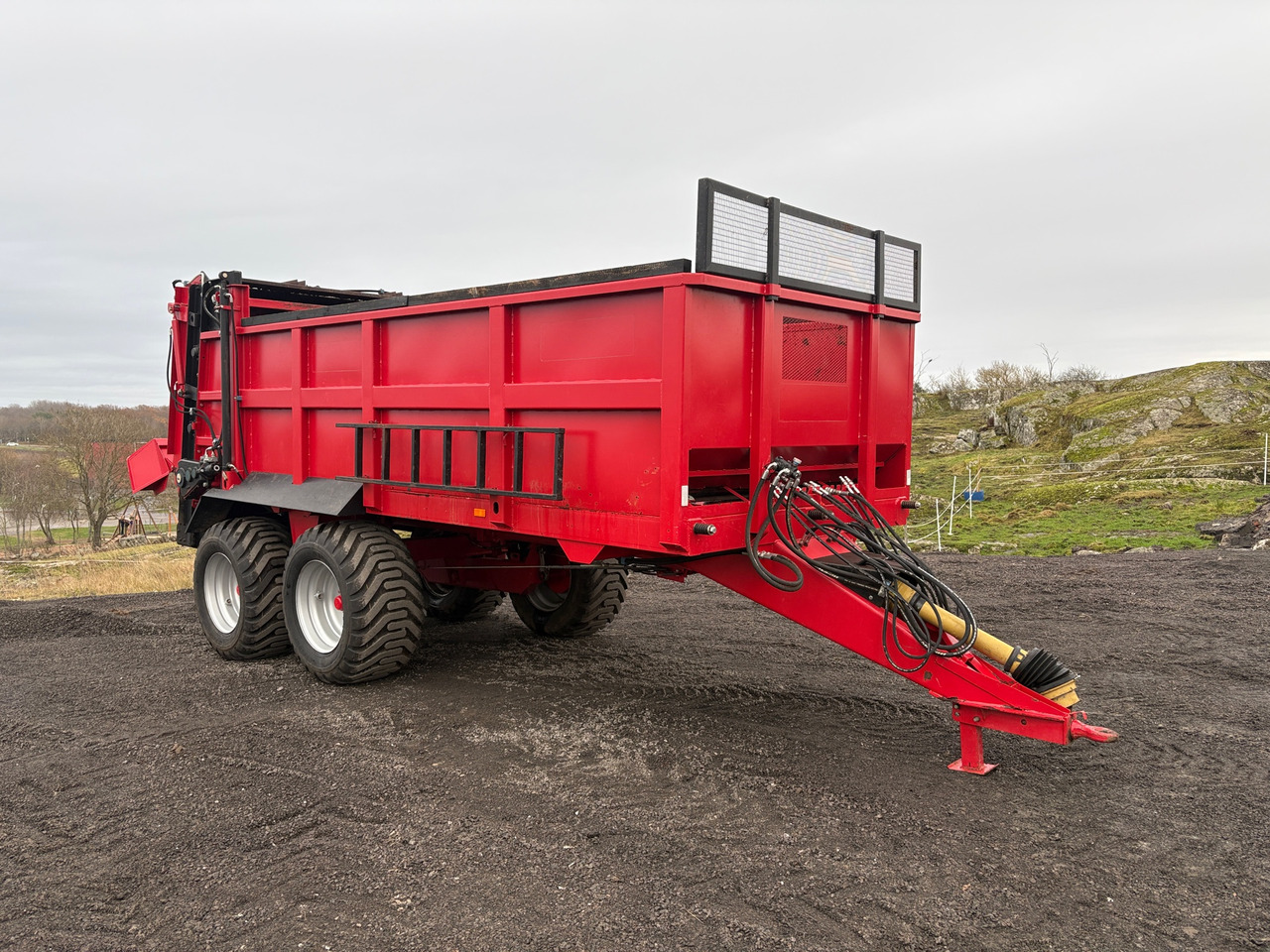 LMR AZENE PTU-10D - Espalhador de estrume: foto 1 LMR AZENE PTU-10D - Espalhador de estrume: foto 1