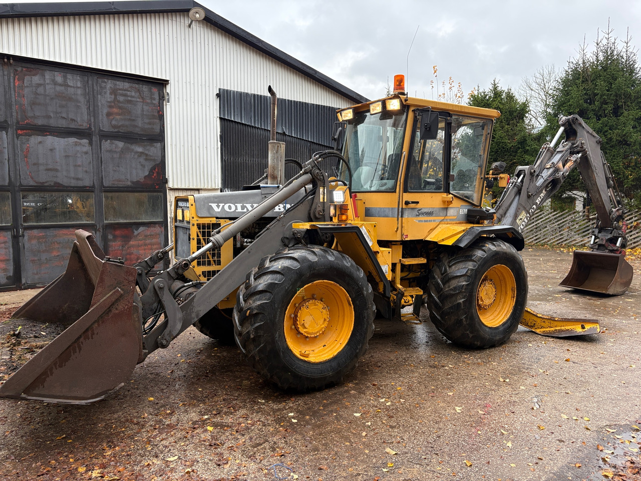 Volvo BM EL70C - Retroescavadeira: foto 1 Volvo BM EL70C - Retroescavadeira: foto 1