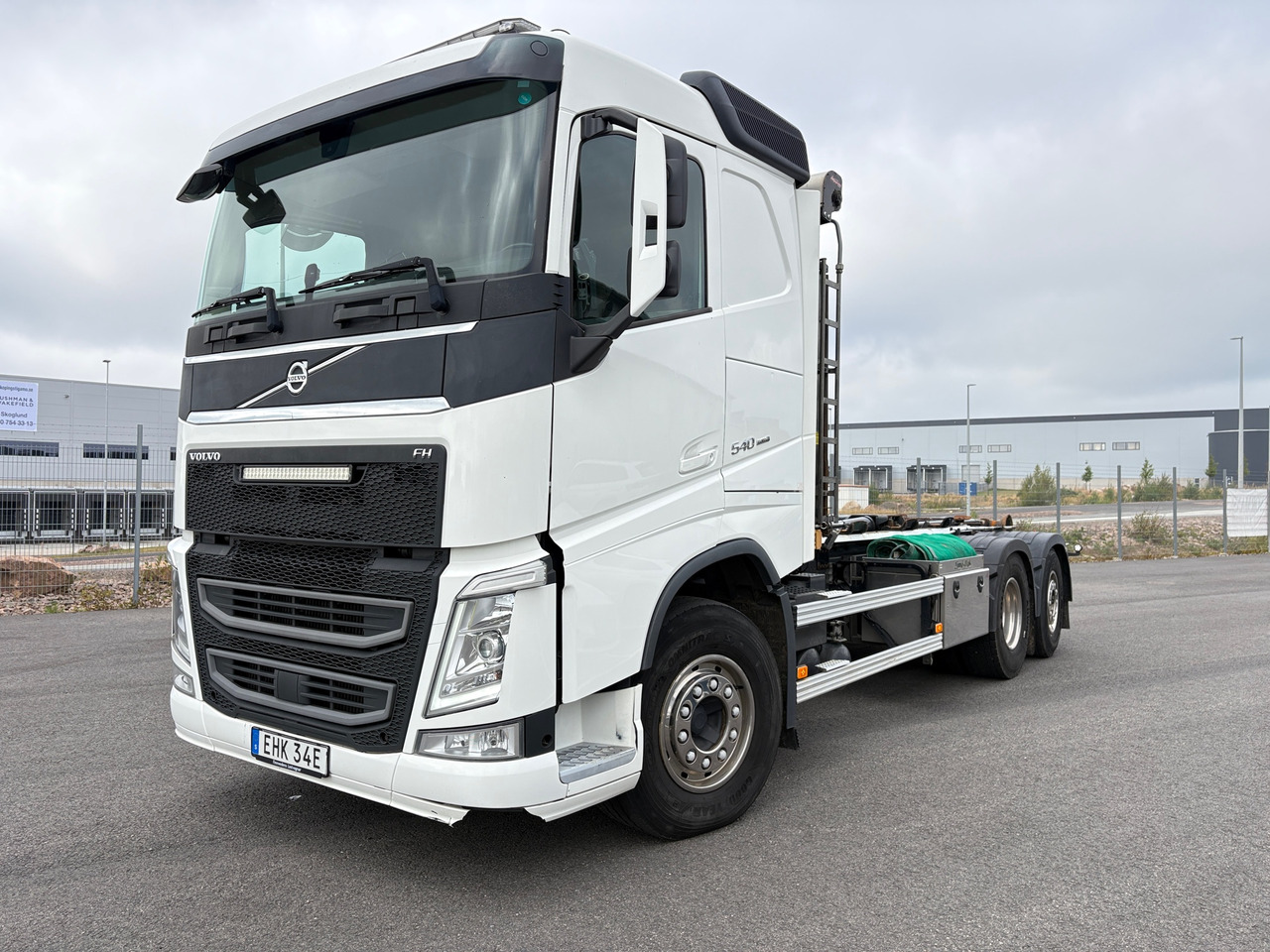 Volvo FH540 - Camião polibenne: foto 1 Volvo FH540 - Camião polibenne: foto 1