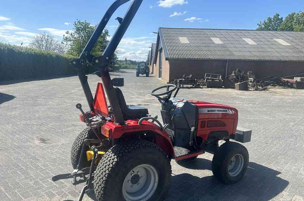 Massey Ferguson 1525 hydrostaat - Trator: foto 4 Massey Ferguson 1525 hydrostaat - Trator: foto 4