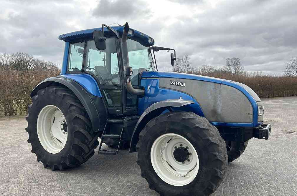 Valtra T130 - Trator: foto 4 Valtra T130 - Trator: foto 4