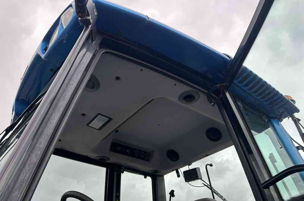 Valtra T130 - Trator: foto 5 Valtra T130 - Trator: foto 5