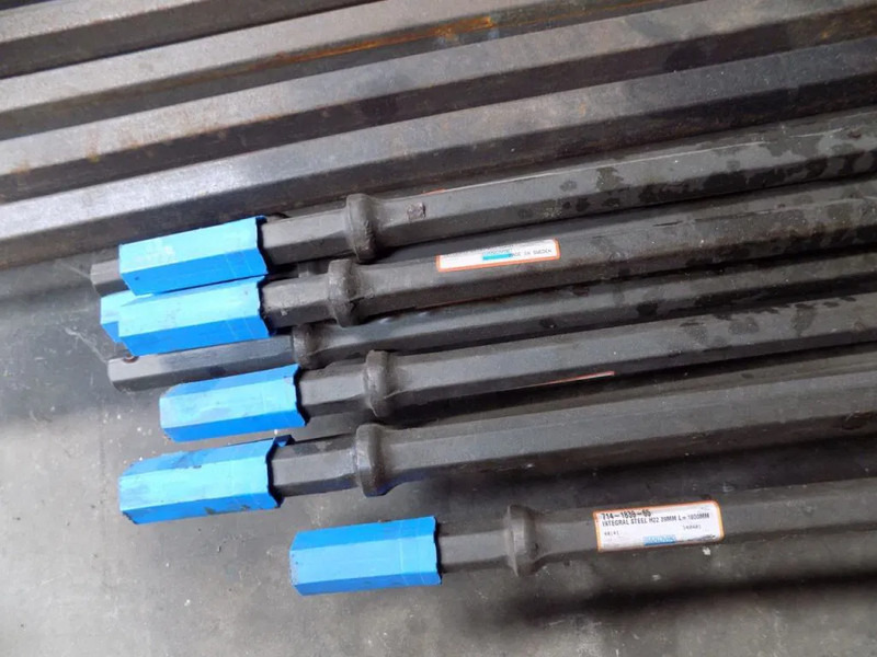Diversen Sandvik Atlas copco Halco Drill Head rock bit 3.5 and 4 inch - Máquina de perfuração: foto 5 Diversen Sandvik Atlas copco Halco Drill Head rock bit 3.5 and 4 inch - Máquina de perfuração: foto 5