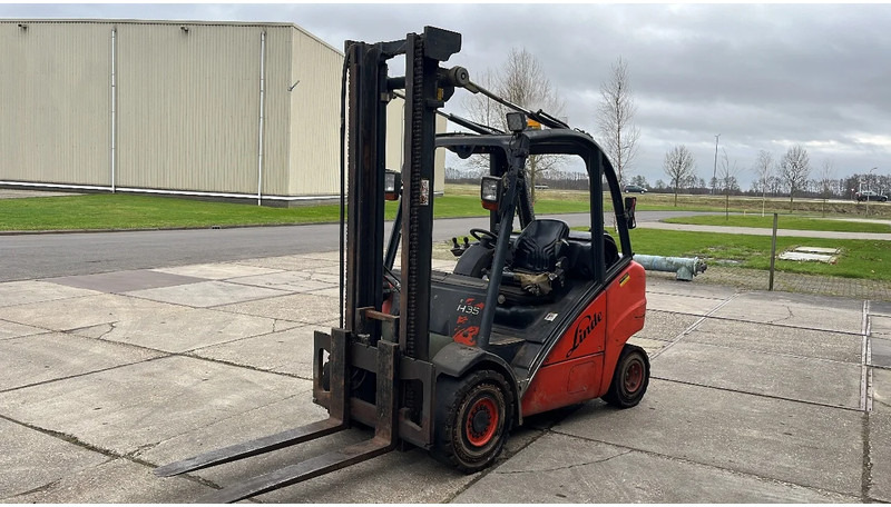 Linde H35T 01 Linde H35T 01 - Empilhador a gás: foto 2 Linde H35T 01 Linde H35T 01 - Empilhador a gás: foto 2