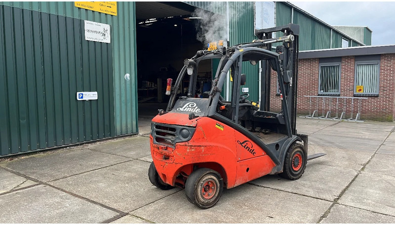 Linde H35T 01 Linde H35T 01 - Empilhador a gás: foto 3 Linde H35T 01 Linde H35T 01 - Empilhador a gás: foto 3